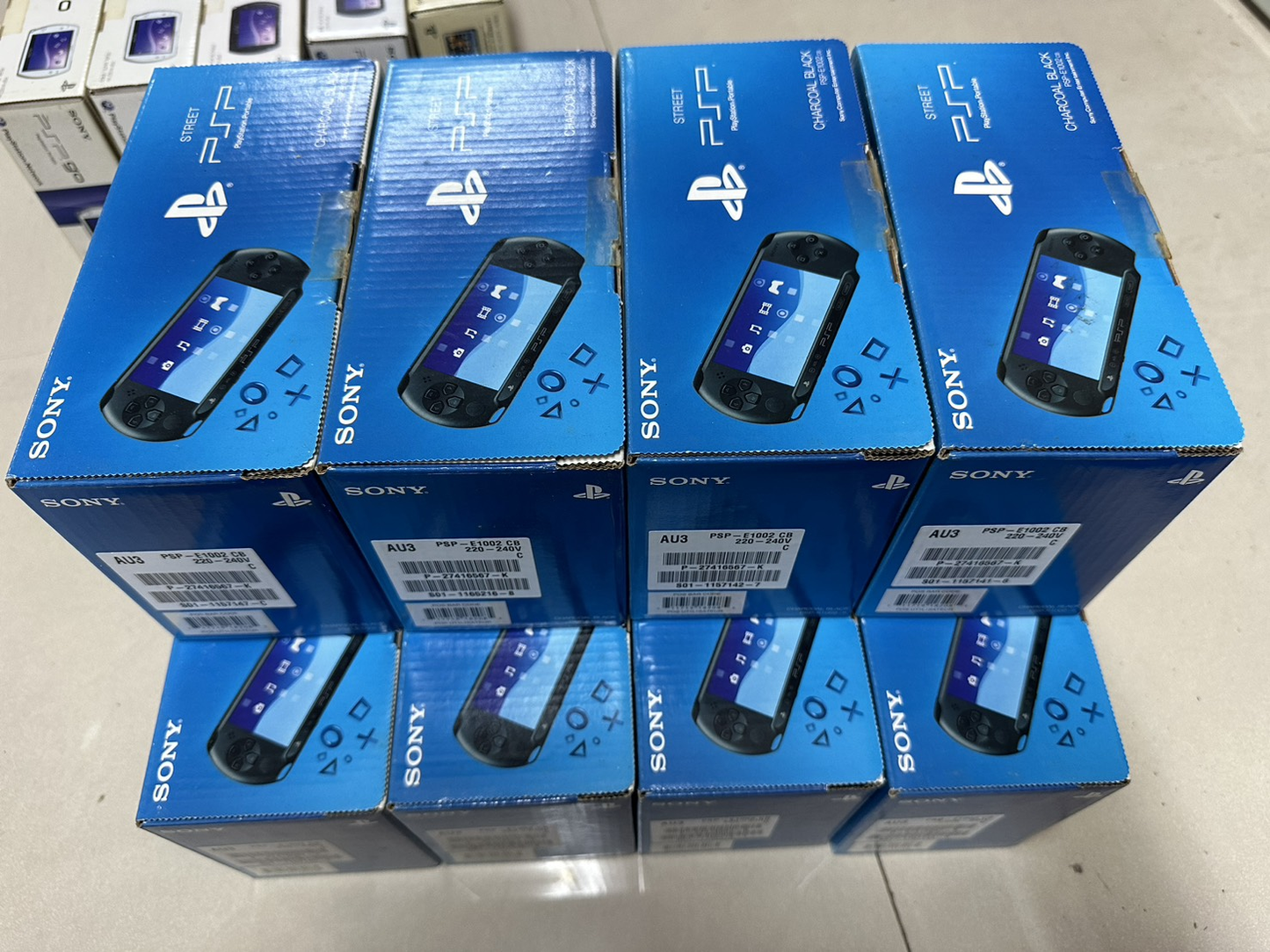 【Sony】PSP E1002 歐規全新機 (送Sony原廠耳掛式耳機、原廠記憶卡，極具收藏價值)